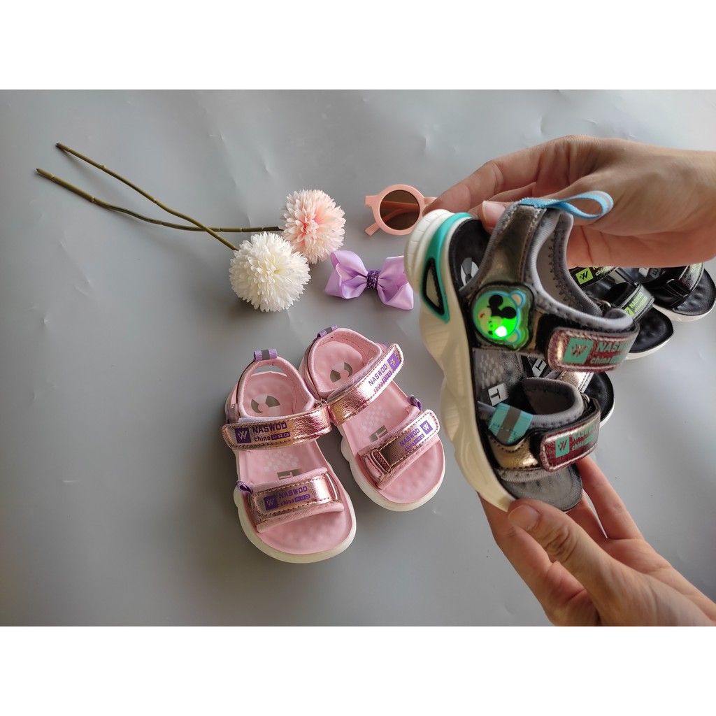Sandal cho bé - dép quai hậu cho bé hình chuột mickky có đèn led hàng QCCC đế siêu mềm, siêu nhẹ mã A01-B01