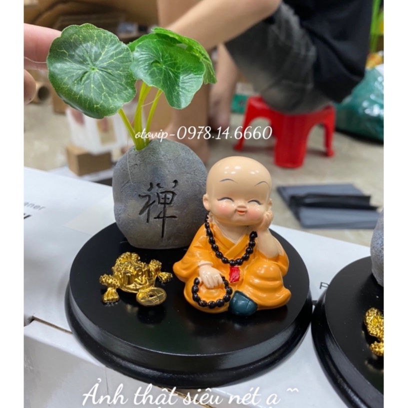 Bộ tượng chú tiểu tứ không trang trí xe ô tô kèm chậu cây và đế gốm mang lại may mắn, an nhiên tự tại