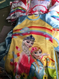 Áo dài cách tân cho bé gái 