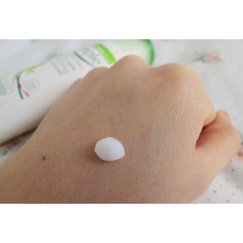 Kem Dưỡng Ẩm Da Simple Kind To Skin Hydrating Light Moisturiser 125ml  GentsOfficialStore