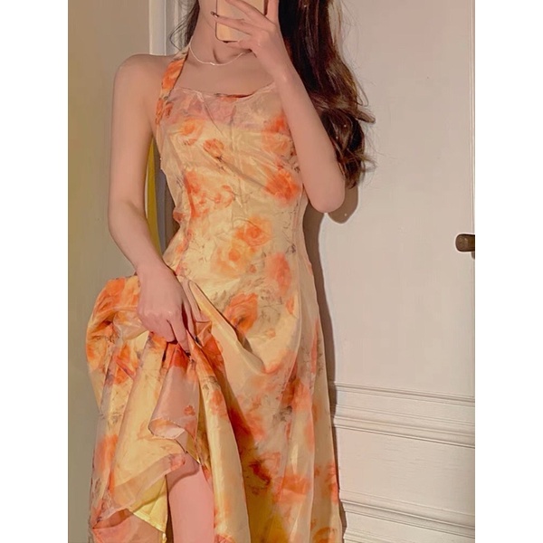 Đầm hoa cổ yếm xinh đẹp