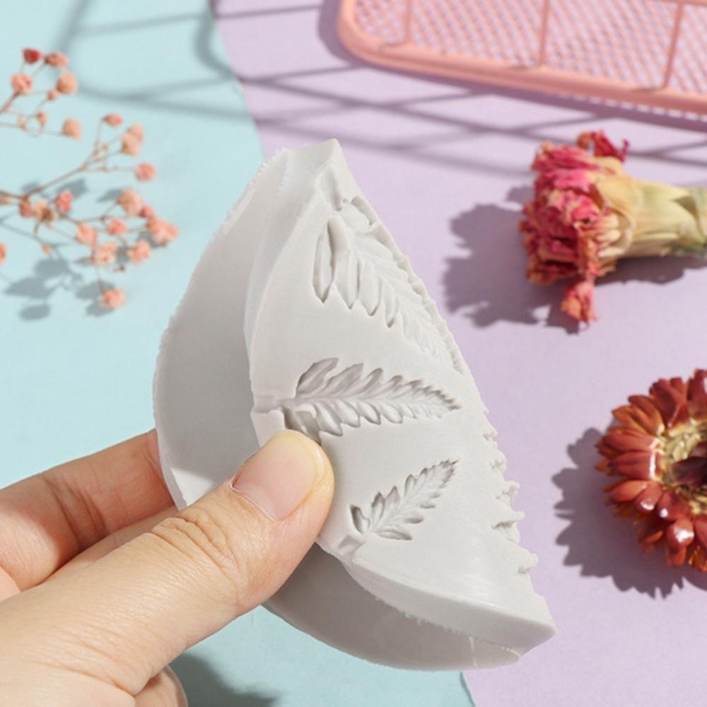 Khuôn Silicone Làm Bánh Hình Chiếc Lá DIY
