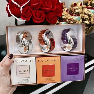 🌺Set nước hoa Bvlgari Omnia gồm 3 màu phối hợp :cam-tím- hồng, trắng- cam-tím dành cho nữ và