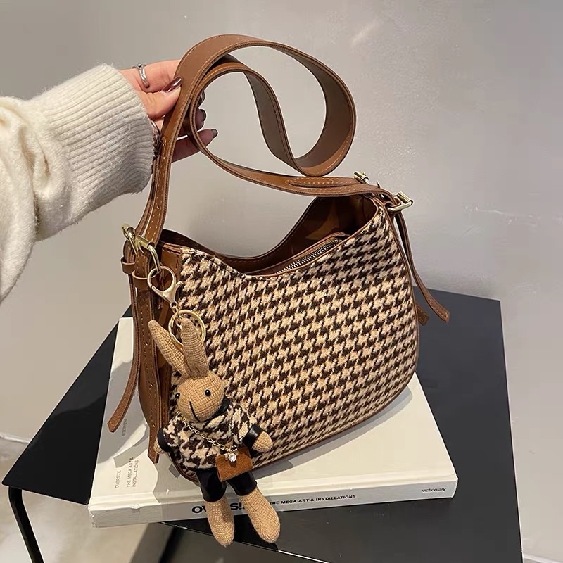 Túi Đeo Vai Đeo Chéo Da PU Phối Caro Hai Màu Có Kèm Móc Khoá Thỏ Xinh Xắn Thời Trang Hàn Quốc