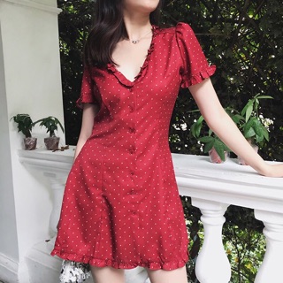 váy đỏ chấm bi tay bèo cổ V eo hơi ôm lên dáng xinh lắm ạ
