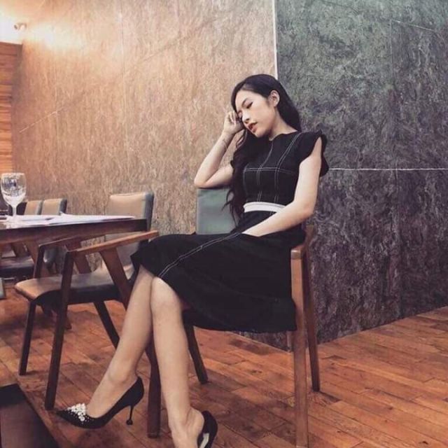 Đầm midi viền chỉ nổi