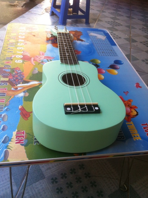 Ukulele xanh