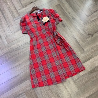 Váy vạt chéo caro
