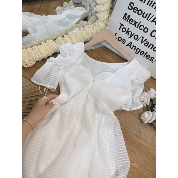 ĐẦM  TRẮNG TAY NHÚN