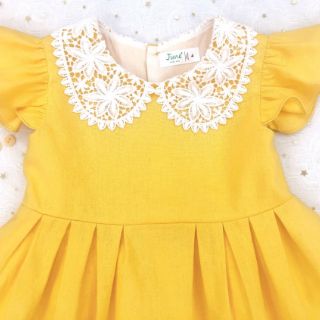 Đầm linen vàng phối ren