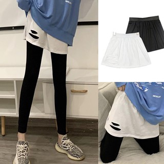 Korean-style female student skirt with a bottom, coordinated with a partner's sweater and a white t-shirt with a pleated skirt inside