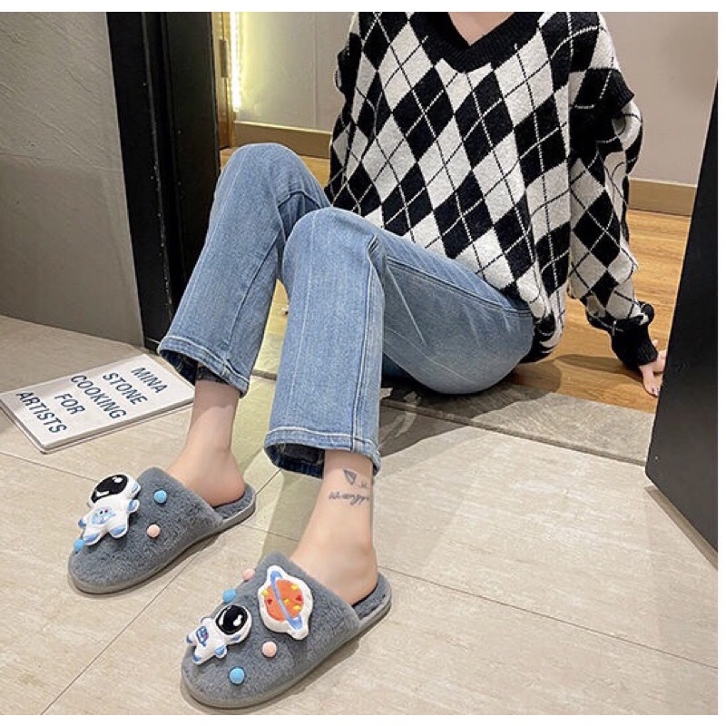 Dép bông phi hành gia 🌎