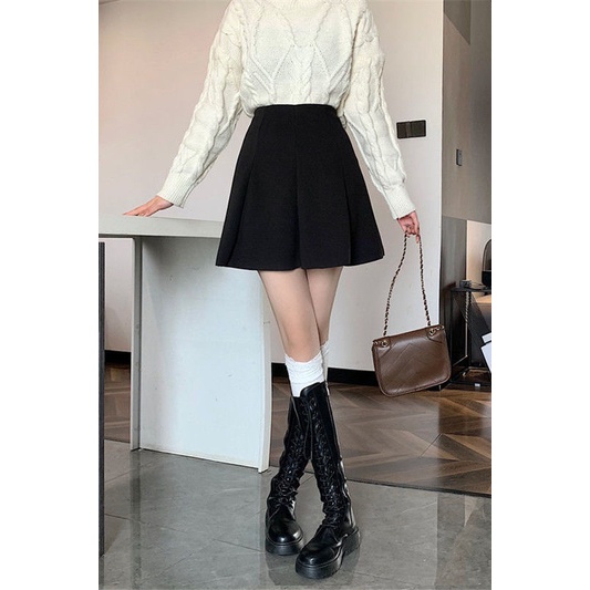 Chân váy len ngắn dáng chữ A màu đen xếp ly thời trang thu đông cho nữ 2021