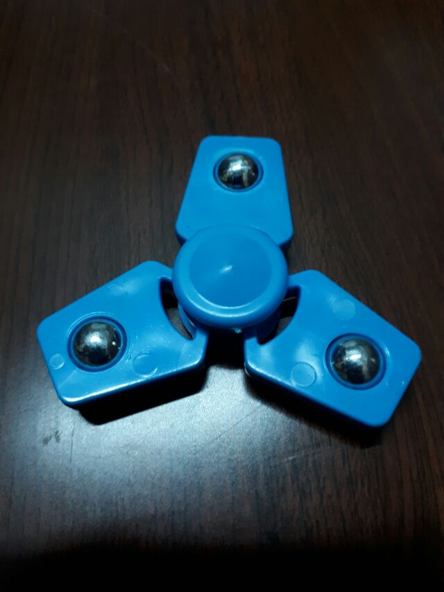 [Mua 1 Tặng 1] Fidget Spinner - Món đồ chơi Con Quay 3 Cánh Bằng Nhựa Cứng