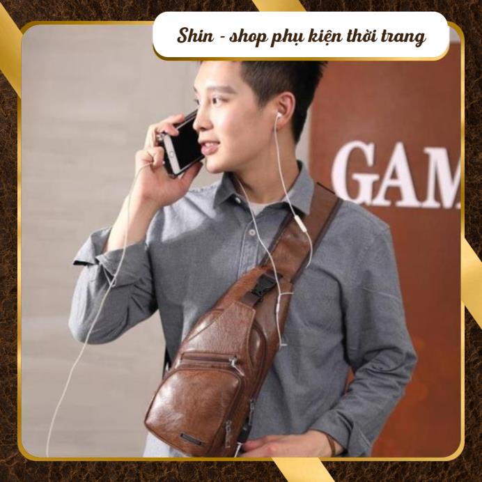 Túi Đeo Chéo Nam Da PU 3 màu phong cách Hàn Quốc, tiện dụng tích hợp cổng tai nghe - Shin Shop - Túi đeo chéo
