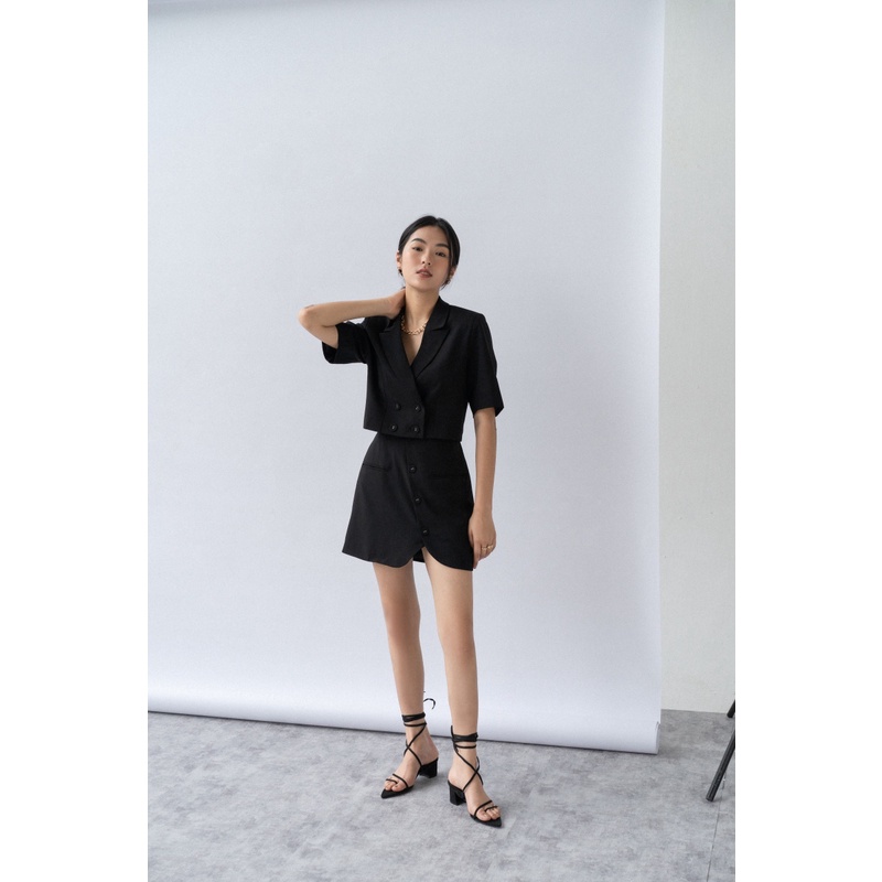 Áo Blazer nữ cộc tay dáng ngắn (Đen)_MONOTALK T40002TK