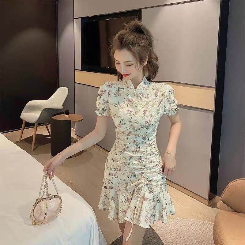 Đầm cổ tàu rút dây hông hoạ tiết hoa nhí mặc tết