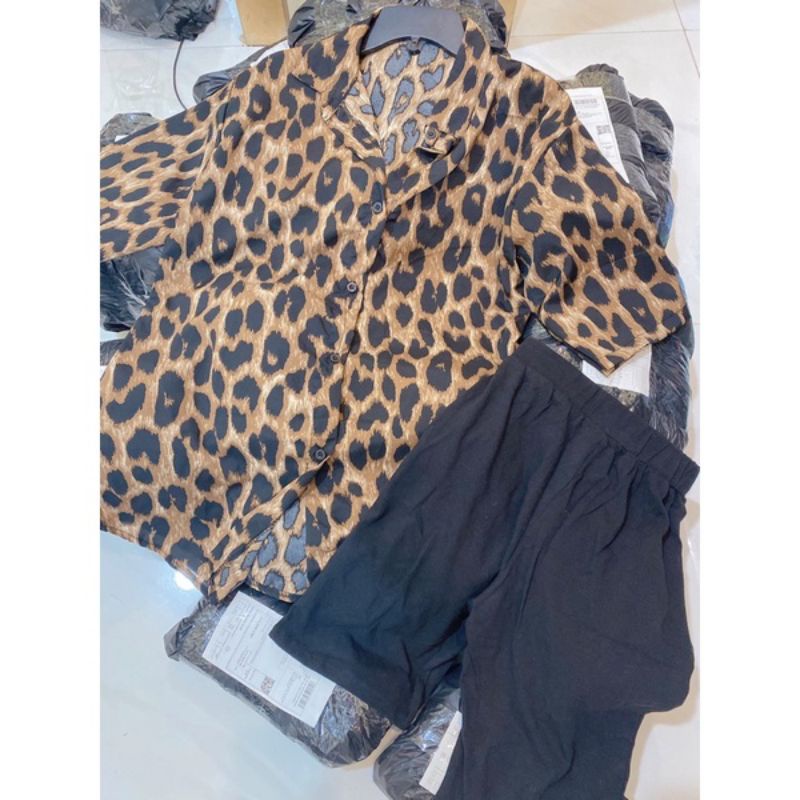 Áo sơmi tay lỡ form thụng họa tiết beo siêu hót