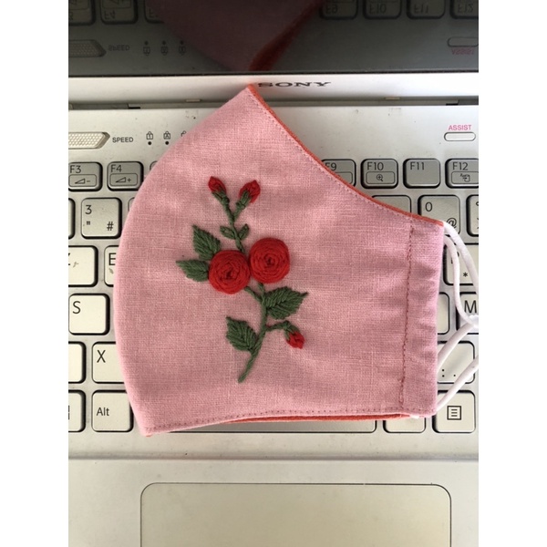 Khẩu trang thêu handmade