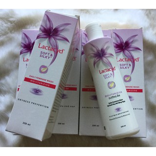 Dung dịch vệ sinh phụ nữ Lactacyd dưỡng ẩm 150ml