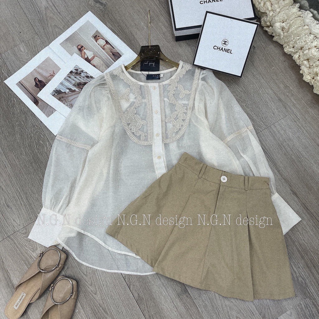 Set áo tơ cổ ren kèm chân váy kaki be