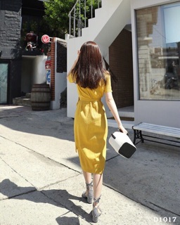 Đầm vàng cột eo