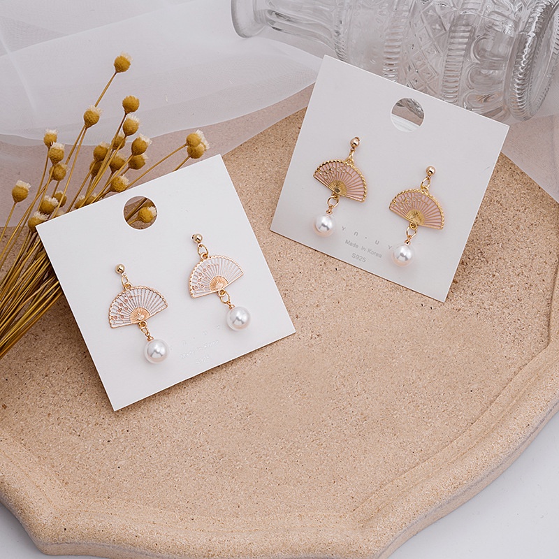 Khuyên tai dáng dài RINHOO mặt hình quạt rỗng đính đá và ngọc trai phối tua rua