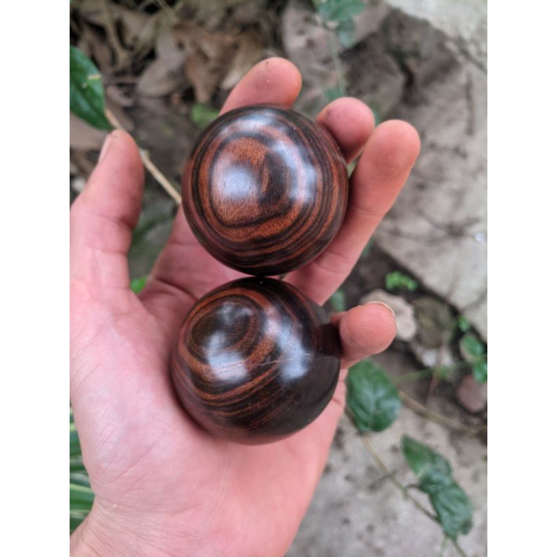 2 quả bi lăn tay gỗ đen sọc mun hoa tròn 5 cm
