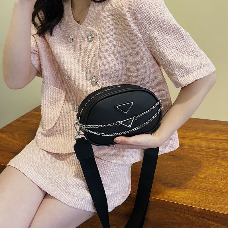 Túi Đeo Chéo Da Mềm Hình Tròn Nhỏ Nhắn Phối Dây Đeo Sợi Xích Thời Trang Xuân Hè 2022 Cao Cấp Cho Nữ