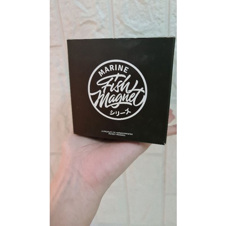 DỤNG CỤ CHO CÁ ĂN TÍCH HỢP CHỨC NĂNG LAU KÍNH - MARINE FISH MAGNET