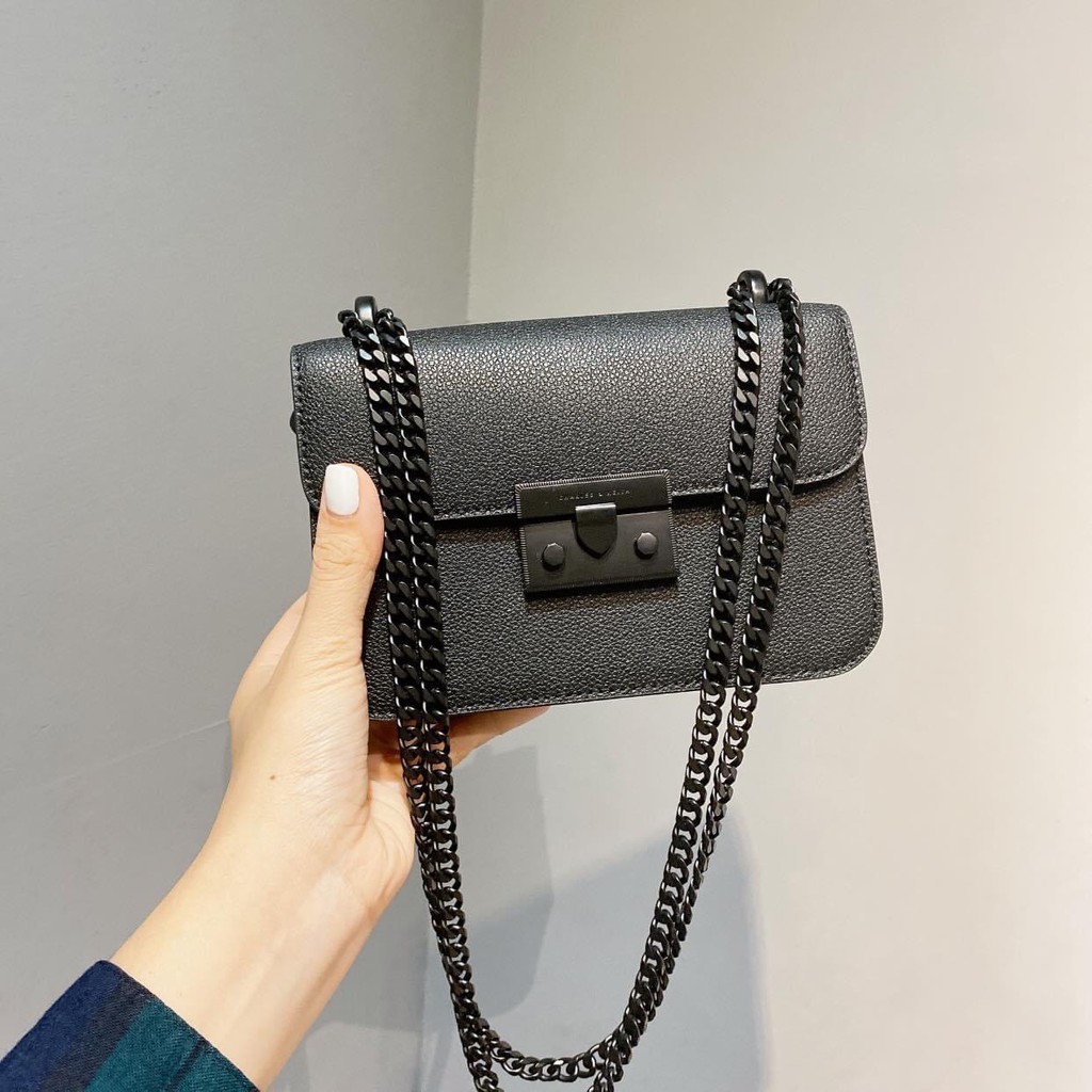 Túi xách nữ Charles and Keith đeo chéo đẹp đinh sườn full đen 18cm