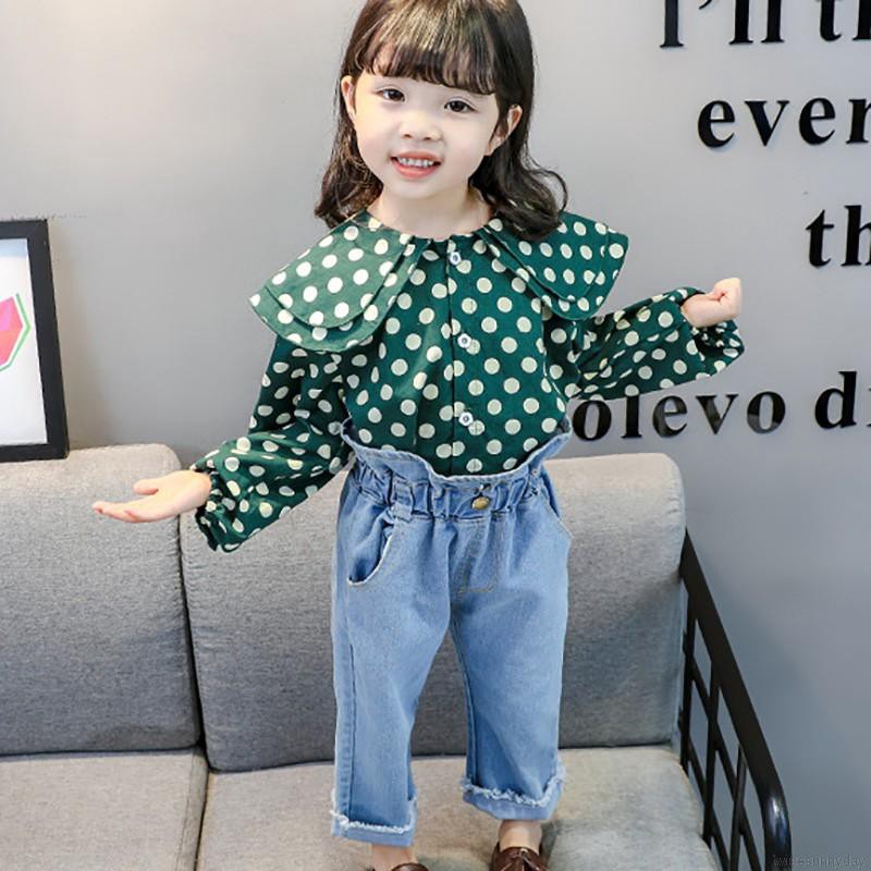 Set áo chấm bi dài tay cổ tròn + Quần jeans dài lưng cao thời trang cho bé gái