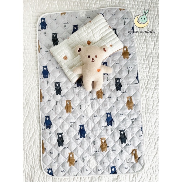 Topper thảm lót chống thấm cho bé Moon&Mints size 60x100cm, 70x120cm và 80x120cm