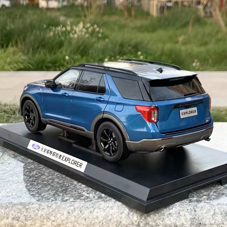Mô hình  xe Ford Explorer tỉ lệ 1:18