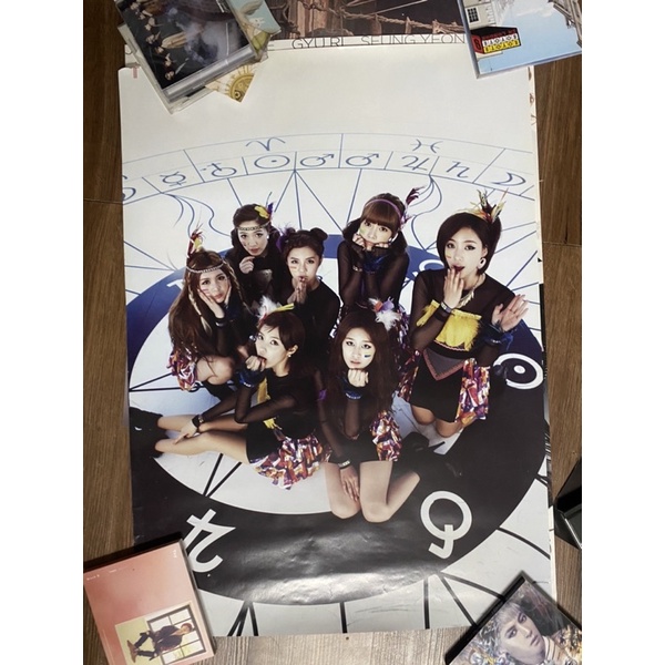 T-ara offical poster như hình tặng kèm tube.