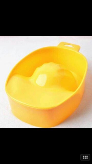 Bát ngâm móng tay