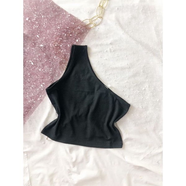 Áo khoét một bên tay