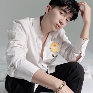 SƠ MI TRẮNG THÊU HOA Ở NGỰC UNISEX Kèm Hình thật