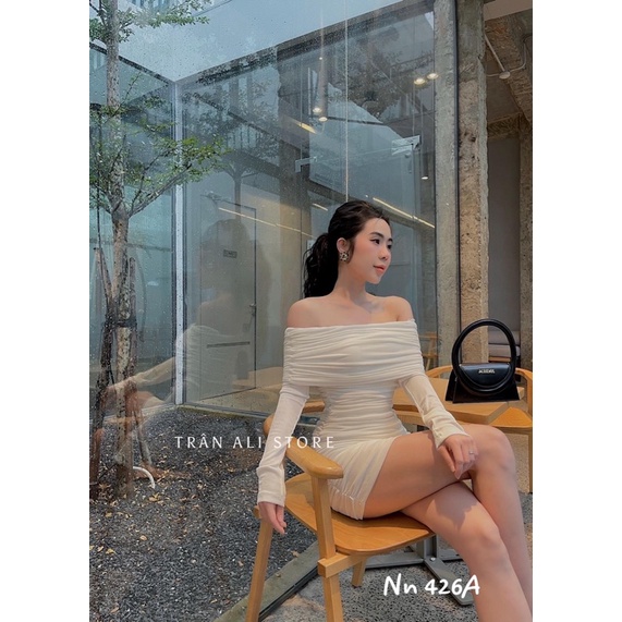 Váy body trễ vai chất nhúng kim cương