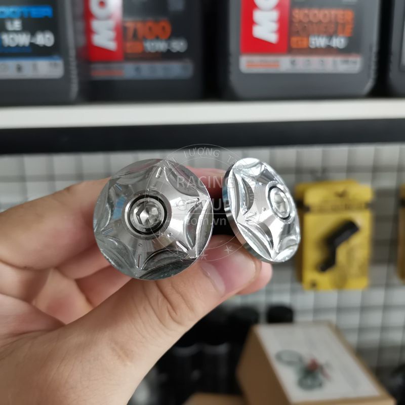 Gù tay lái Salaya mẫu dẹp đầu hoa tuyết inox 304 chống rung cho xe máy Wave, Dream, Sirius, Exciter 150, SH,...