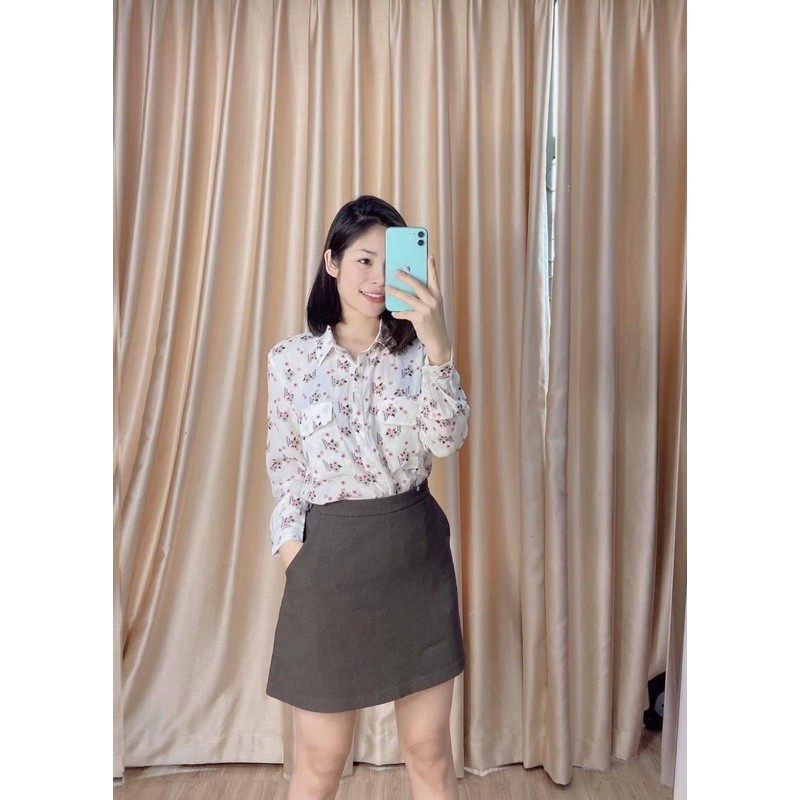 Chân váy xuất hàn 2 túi cạnh.