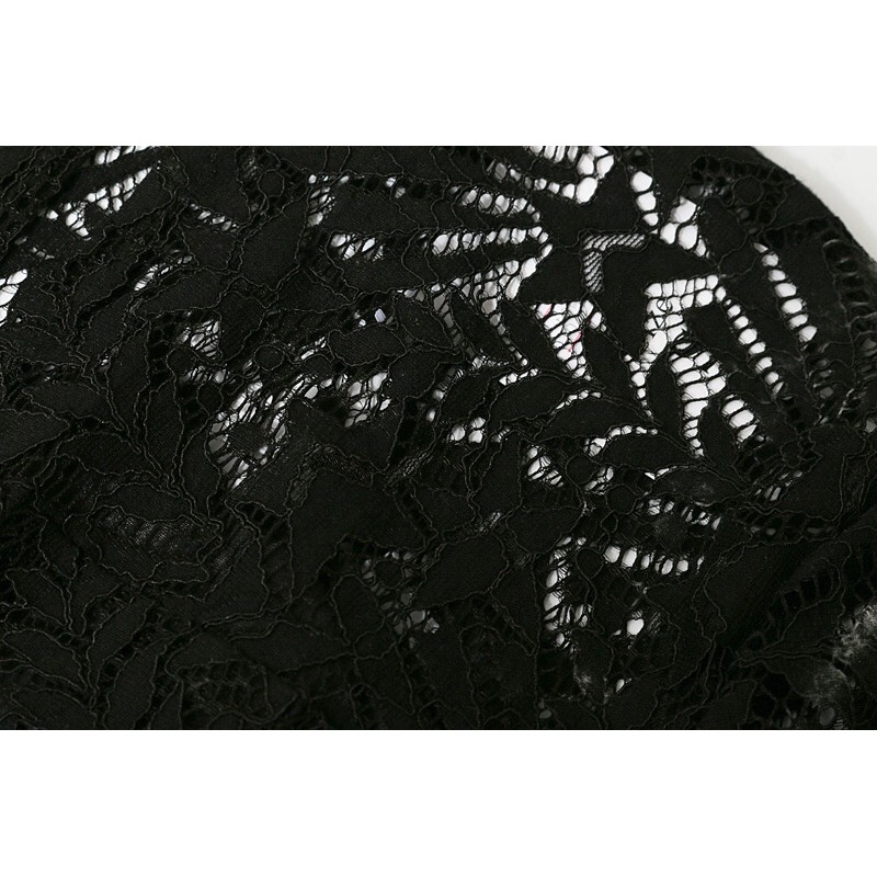 Đầm ren đen Urban Revivo