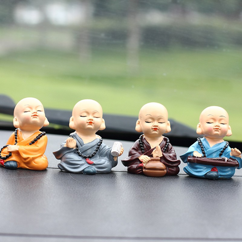 Tượng chú tiểu cầm kì thi họa KÈM ĐẾ KEO trang trí ô tô, bàn làm việc, bàn học 💕FREESHIP 50k💕 - Dear Ladies