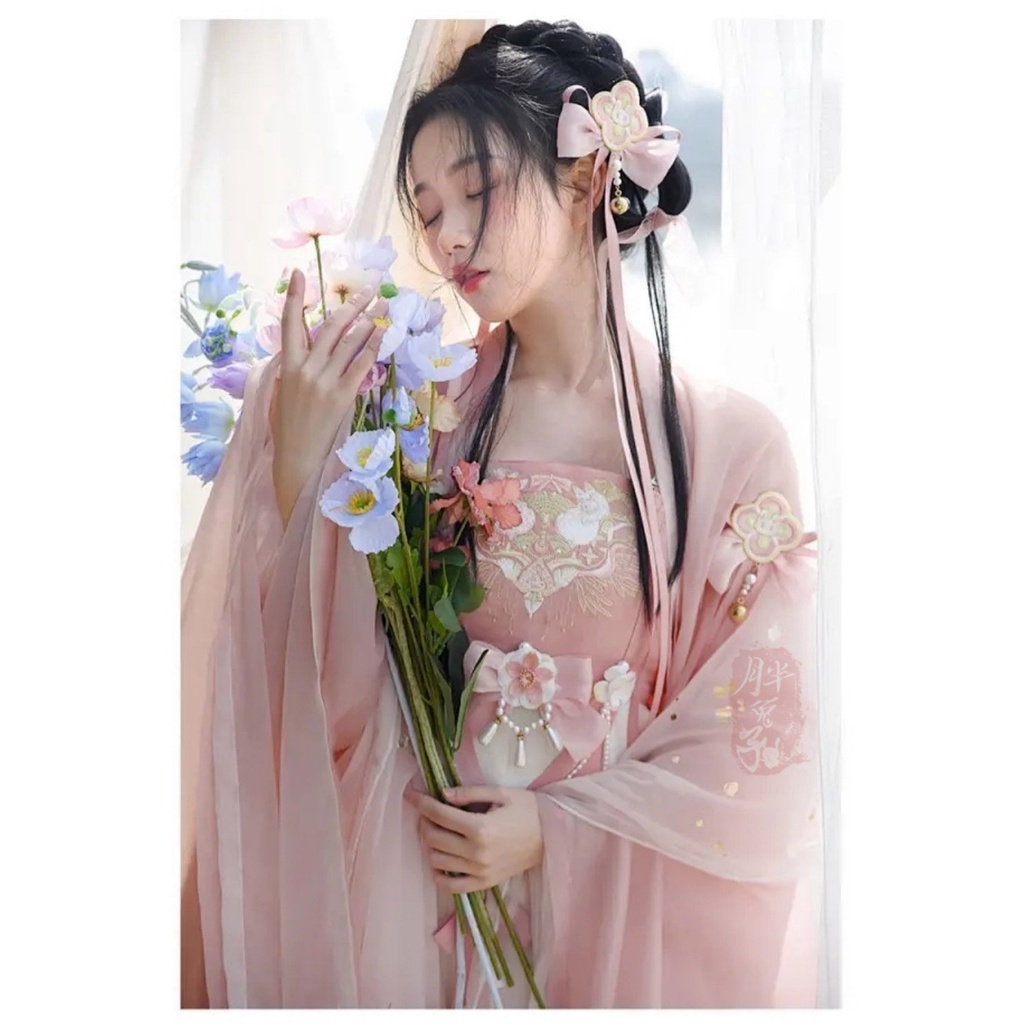 Hán phục Đông Nguyệt Đường - Tiếu Xuân Phong