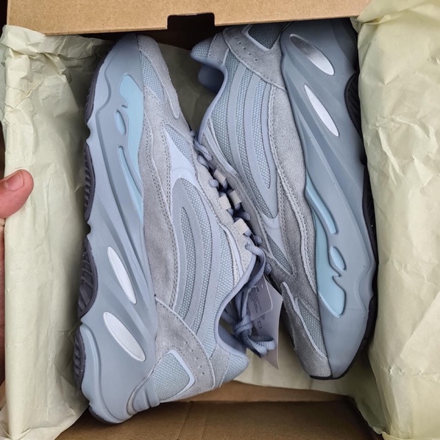 Giầy thể thao Yz 700