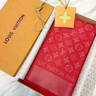 Khăn LV vuông nhũ trắng (full box)