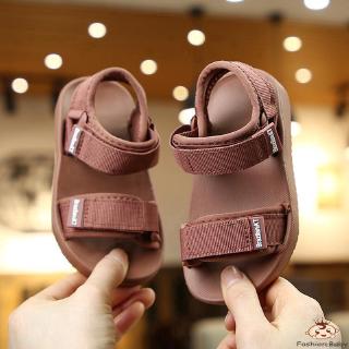 Giày sandal cho bé đáng yêu