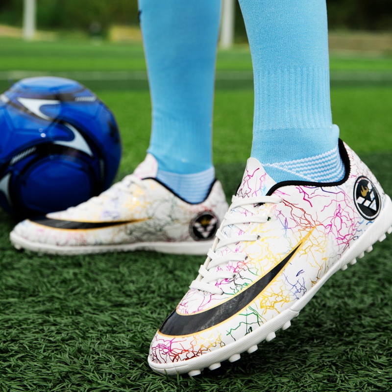 Giày Đá Banh Size 33-45 Gọn Nhẹ Thoải Mái Cho Bé Trai
