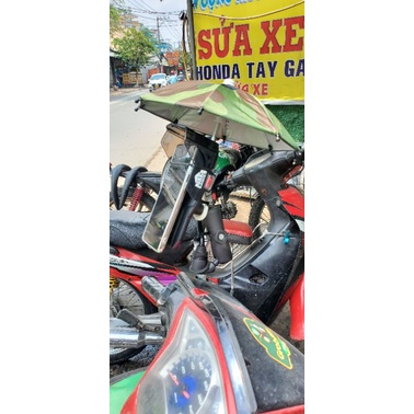 Dù  mini che nắng giá đỡ điện thoại trên xe máy