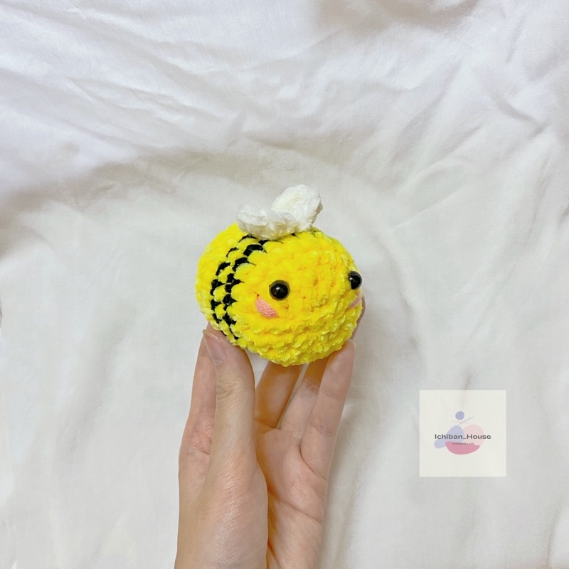 Móc khoá len Ong vàng Little Bee len nhung mềm mịn - Ichiban house
